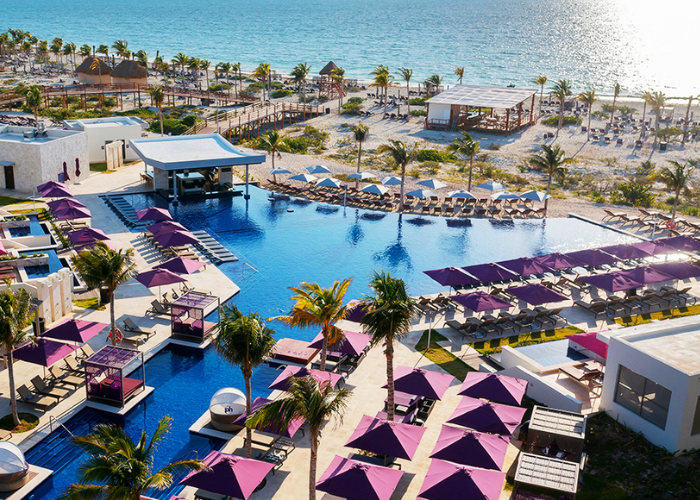 Planet Hollywood Cancun with butler service and offers family VIP treatment. 